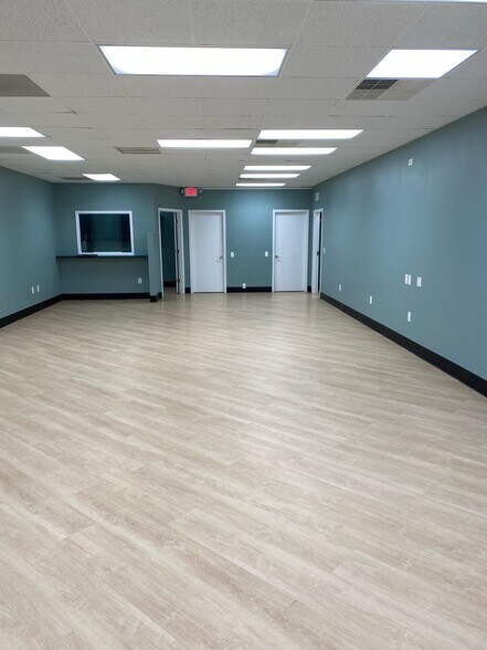 More Photos Of 4950 Hall Rd, Winter Park Office For Lease