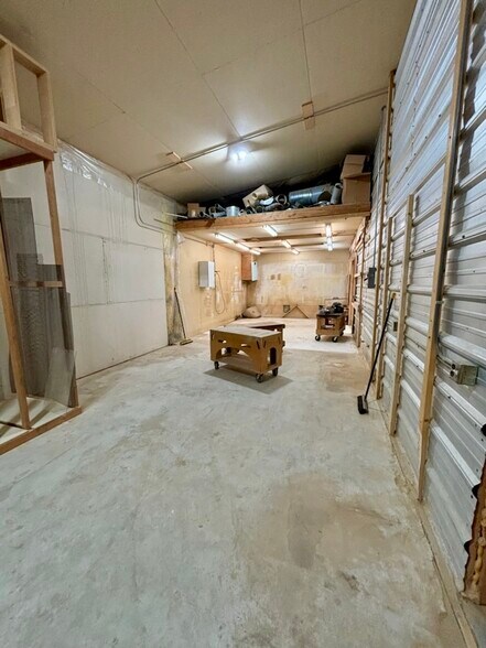 More Photos Of 412 E Railroad Ave N, Manhattan Warehouse For Sale