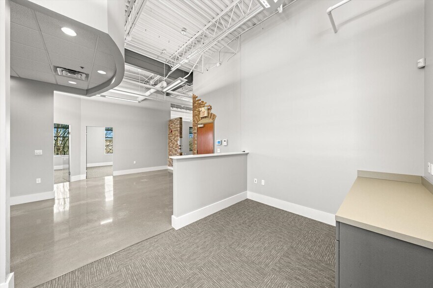 More Photos Of 2099 Thunderhead Rd, Knoxville Loft Creative Space For Sale