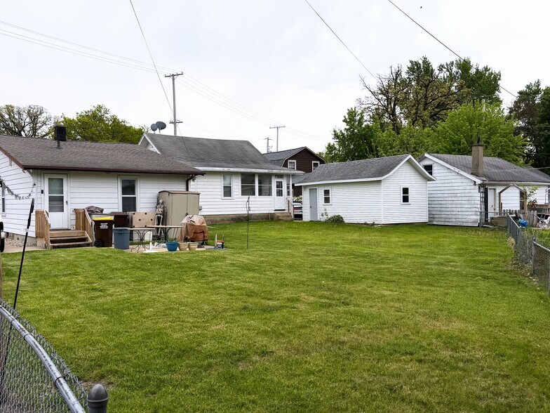 More Photos Of 918 Blackhawk Blvd, South Beloit Multifamily For Sale