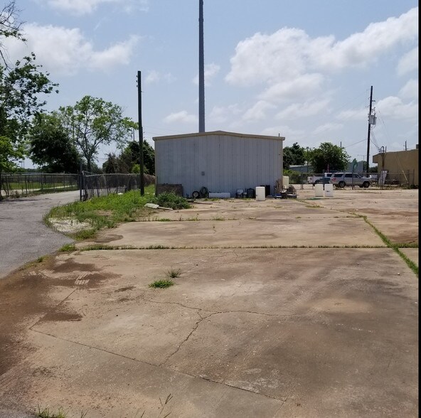 More Photos Of 7830 Highway 90, Sugar Land Industrial For Lease