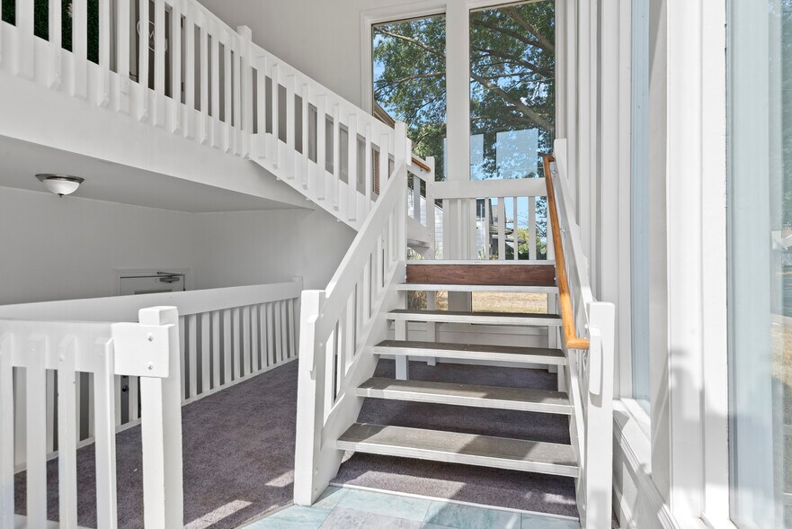 More Photos Of 2445 S 5th St, Springfield Office For Sale