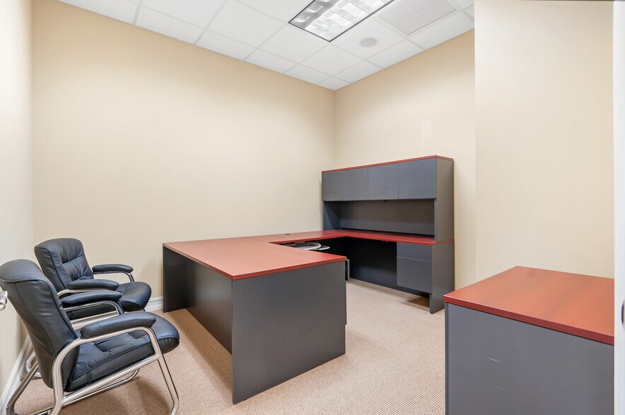 More Photos Of 2433-2463 Quantum Blvd, Boynton Beach Showroom For Lease