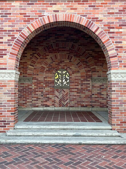 More Photos Of 1020 El Centro St, South Pasadena Freestanding For Sale