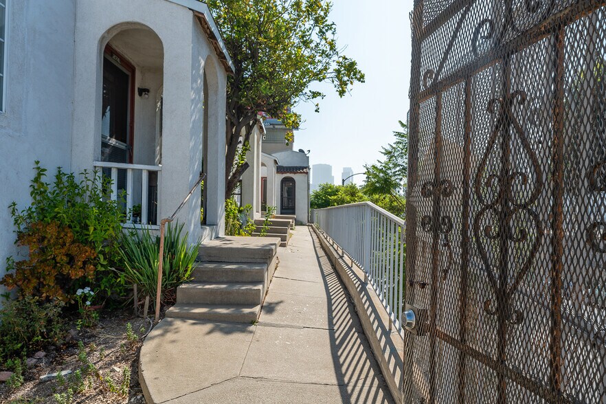 More Photos Of 272 S Burlington Ave, Los Angeles Apartments For Sale