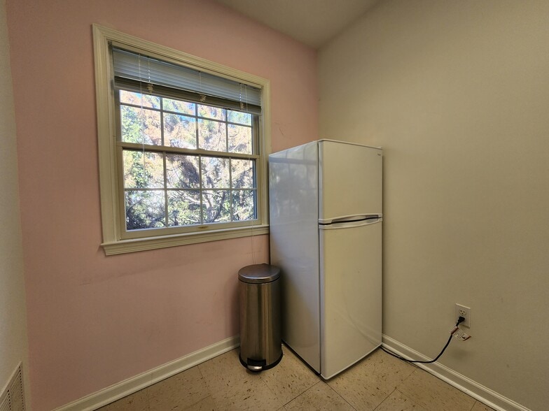 More Photos Of 722 Grant St, Herndon Medical For Sale