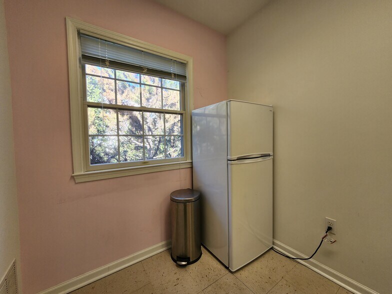 More Photos Of 722 Grant St, Herndon Medical For Sale