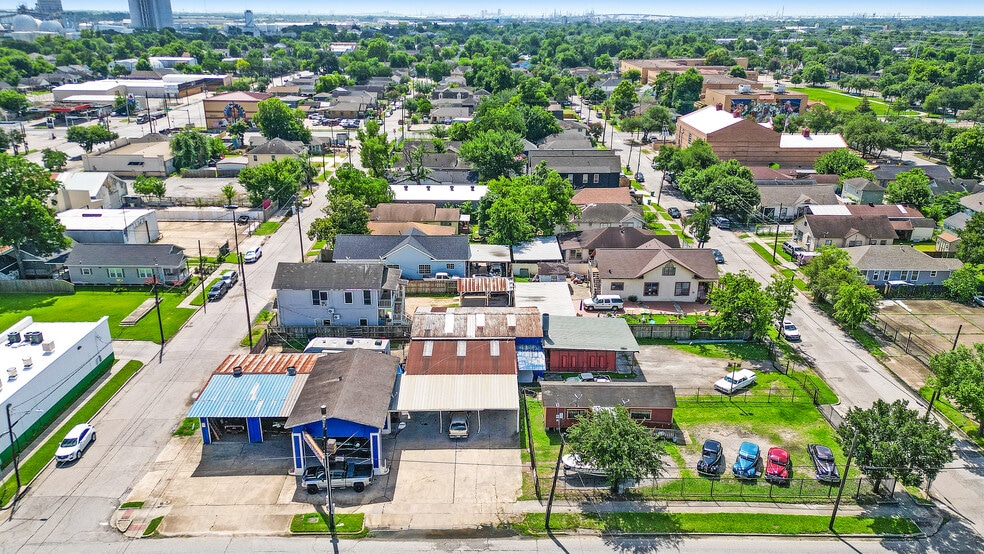 More Photos Of 1106 Wayside Dr, Houston Auto Repair For Sale