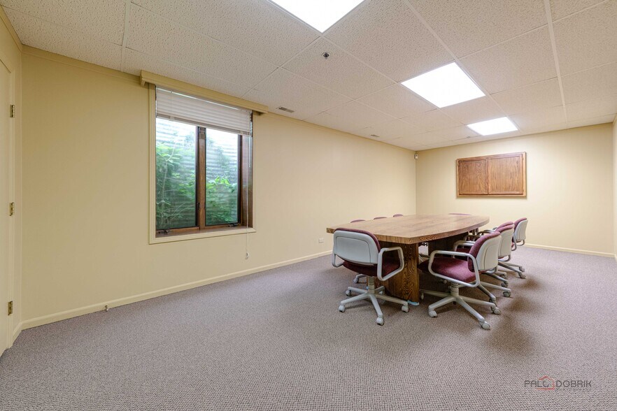 More Photos Of 1017-1019 W Park Ave, Libertyville Medical For Sale