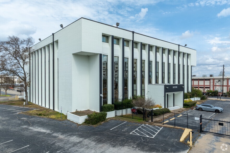 Primary Photo Of 6330 Gulfton St, Houston Office For Sale