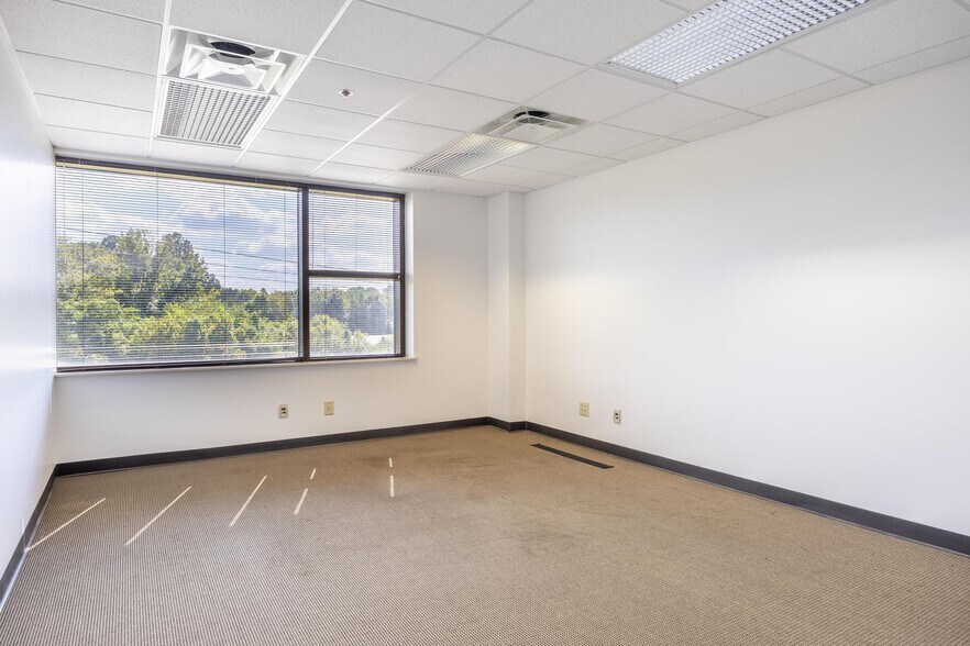 More Photos Of 3855 N Ocoee St, Cleveland Office For Lease