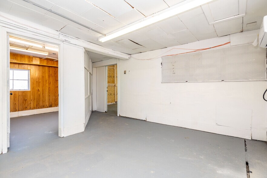 More Photos Of 2336 Old Knoxville Pike, Maryville Light Manufacturing For Sale