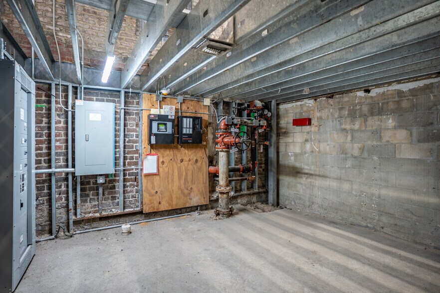 More Photos Of 1609 7th Ave, Ybor City Bar For Lease