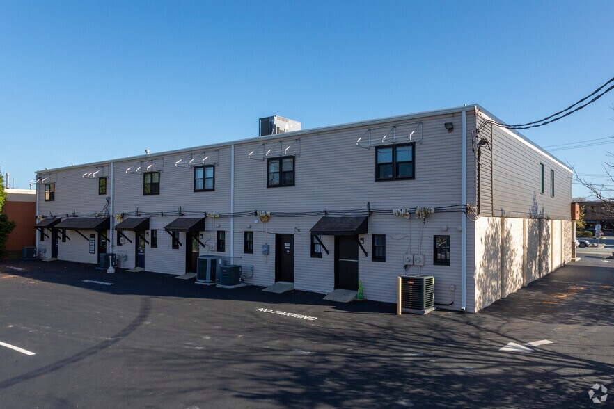 More Photos Of 3906-3908 Concord Pike, Wilmington Storefront For Lease