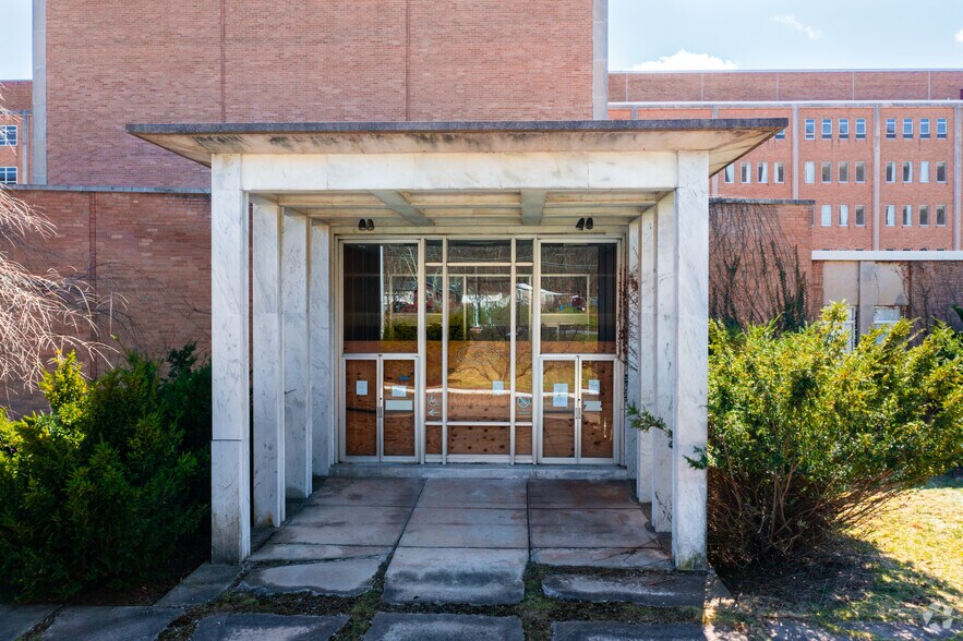 More Photos Of 101 Broad St, Ashland Hospital For Sale