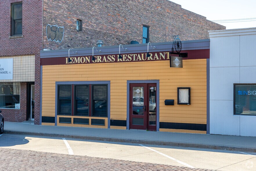 Primary Photo Of 909 Main St, Adel Bar For Sale