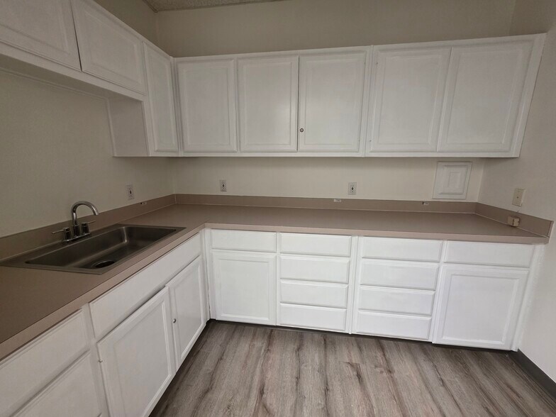 More Photos Of 5601-5605 Virginia Pky, McKinney Medical For Lease