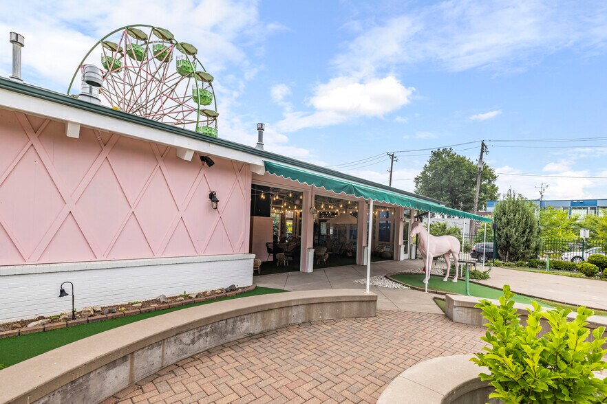 More Photos Of 2501 & 2519 Marshall St NE, Minneapolis Restaurant For Sale