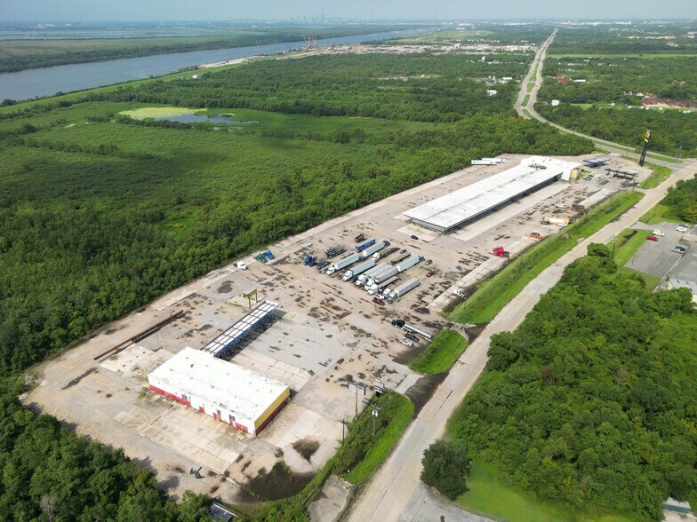 More Photos Of 12170 Old Gentilly Rd, New Orleans Truck Stop For Lease