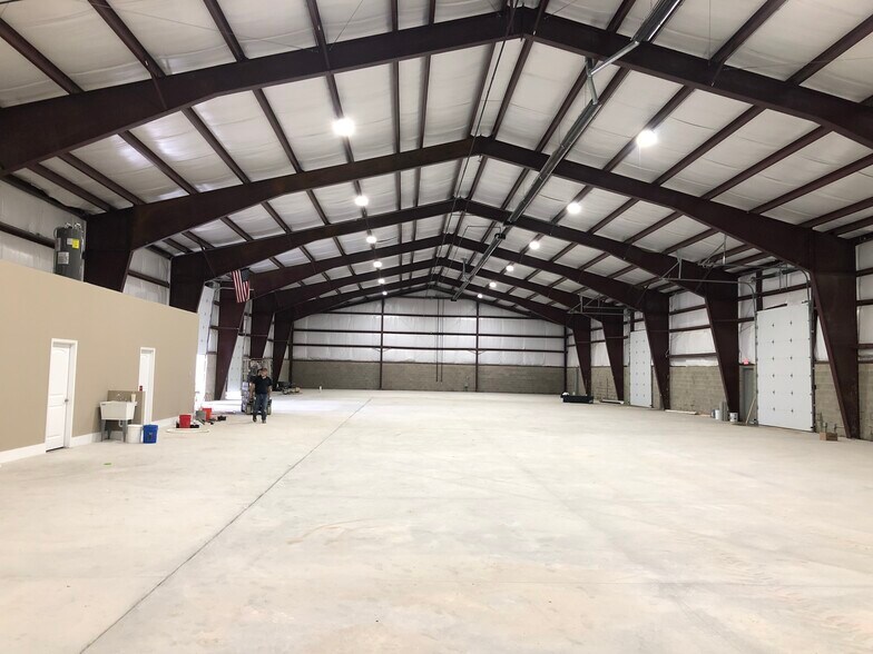 More Photos Of 11220-11230 Lemen Rd, Whitmore Lake Warehouse For Lease