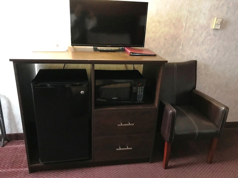 More Photos Of 1030 Arsenal St, Watertown Hotel For Sale