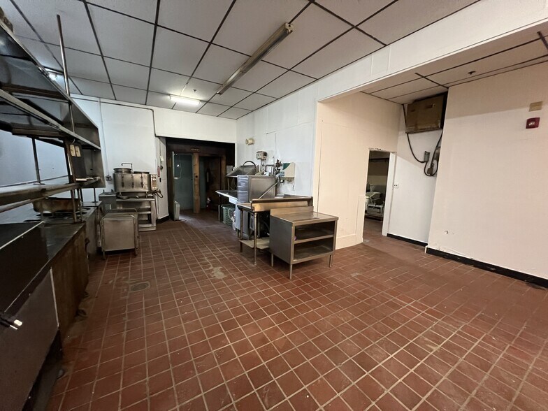 More Photos Of 95 Lake St, Gilford Restaurant For Sale