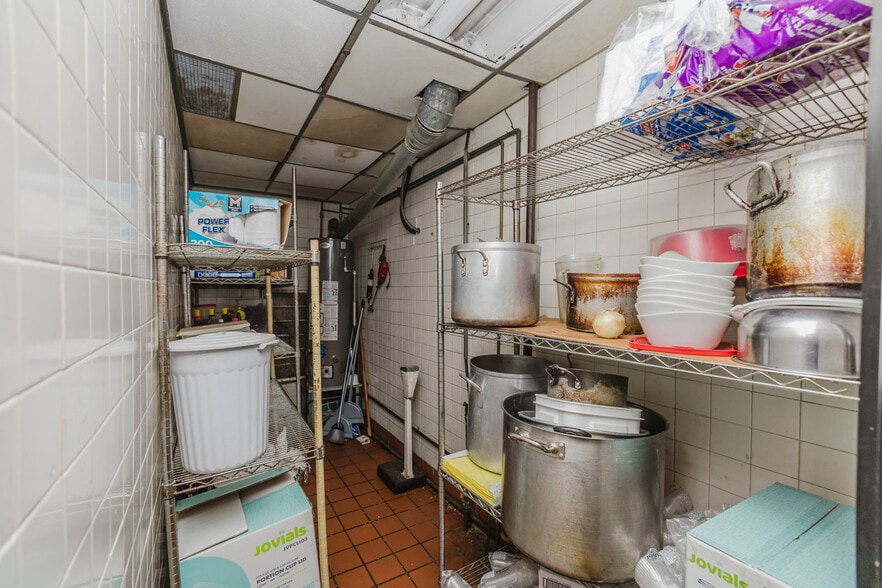 More Photos Of 503 N West St, Wichita Fast Food For Sale