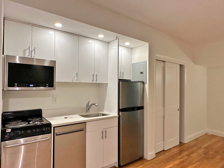More Photos Of 527-529 Beacon St, Boston Apartments For Sale
