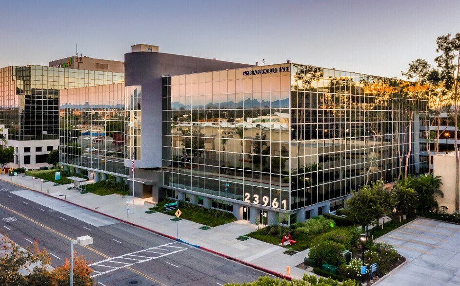 More Photos Of 23961 Calle de la Magdalena, Laguna Hills Medical For Lease