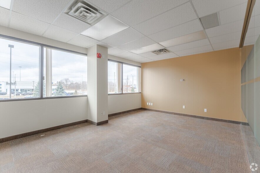 More Photos Of 710 Dorval Dr, Oakville Coworking Space
