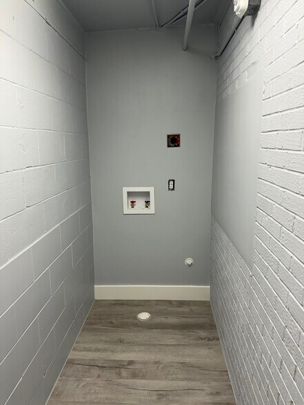 More Photos Of 116 N Clark St, Burleson Religious Facility For Sale