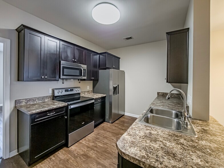 More Photos Of 615 Glade Fern Way, Tifton Apartments For Sale