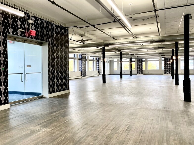 More Photos Of 301-303 W 4th St, Royal Oak Office For Lease