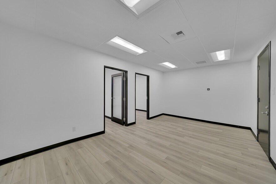 More Photos Of 4667 MacArthur Blvd, Newport Beach Office For Lease