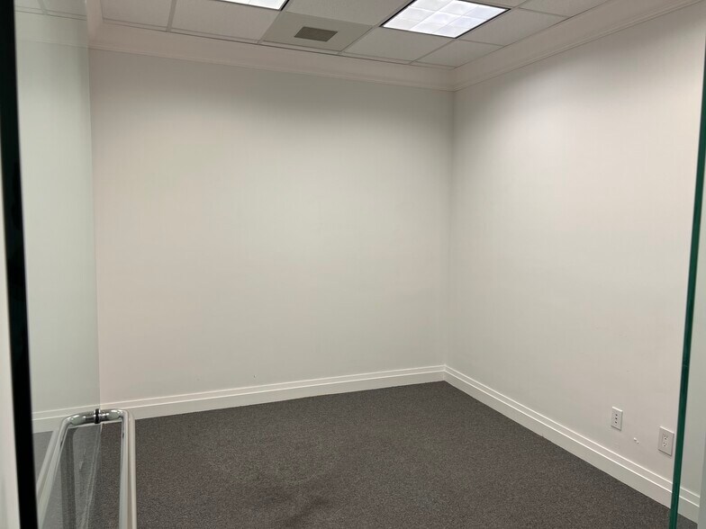 More Photos Of 1801-1837 NE 123rd St, North Miami Office For Sale