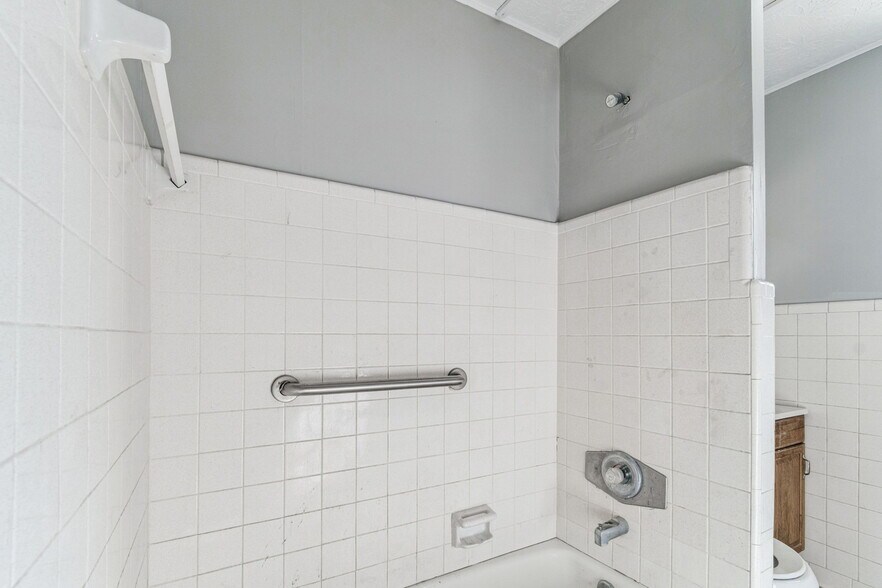 More Photos Of 715 McDuff Ave, Jacksonville Storefront Retail Residential For Sale