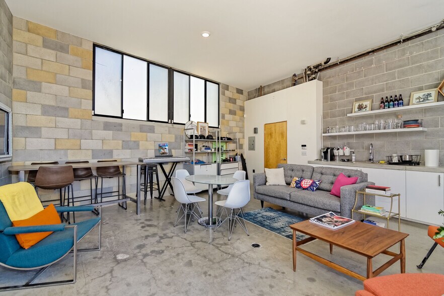 More Photos Of 2421-2425 India St, San Diego Office For Lease