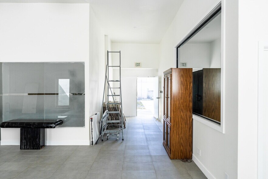 More Photos Of 723-727 N Fairfax Ave, Los Angeles General Retail For Lease