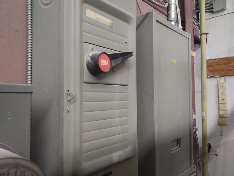 More Photos Of 15 Howard Pl, Kitchener Warehouse For Sale