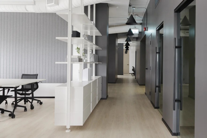 More Photos Of 425 Adelaide St W, Toronto Office For Sale