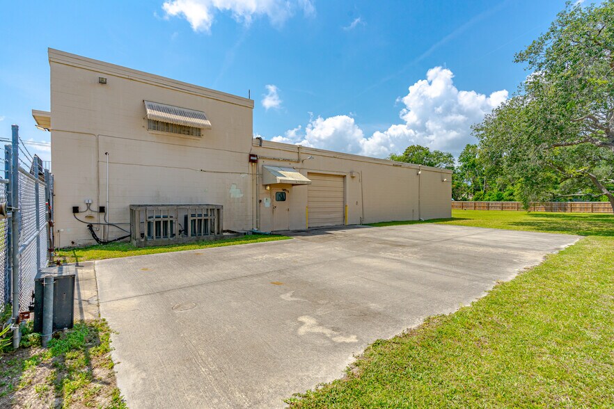 More Photos Of 974 S Nova Rd, Ormond Beach Industrial For Sale