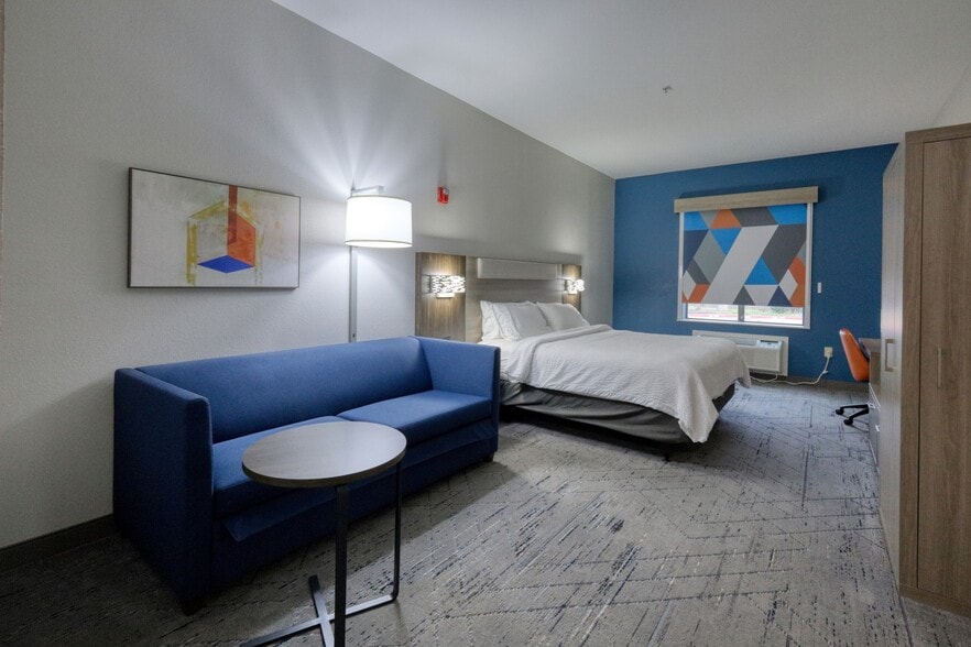 More Photos Of 46300 Interstate 10, Winnie Hotel For Sale