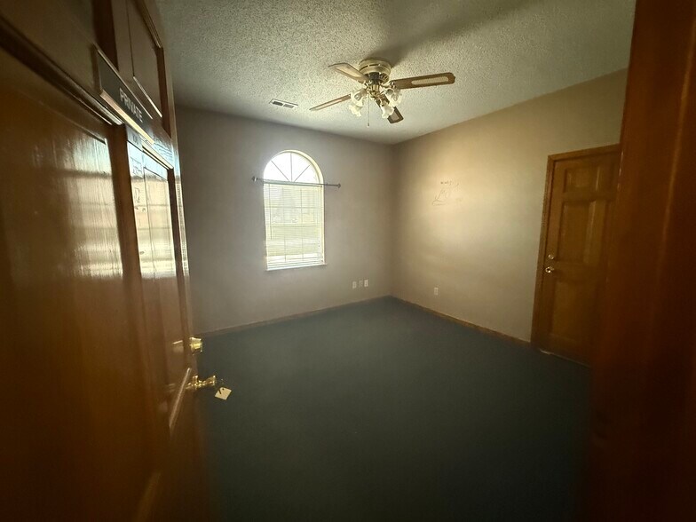More Photos Of 121 E Broadway Blvd, Sedalia Office For Lease