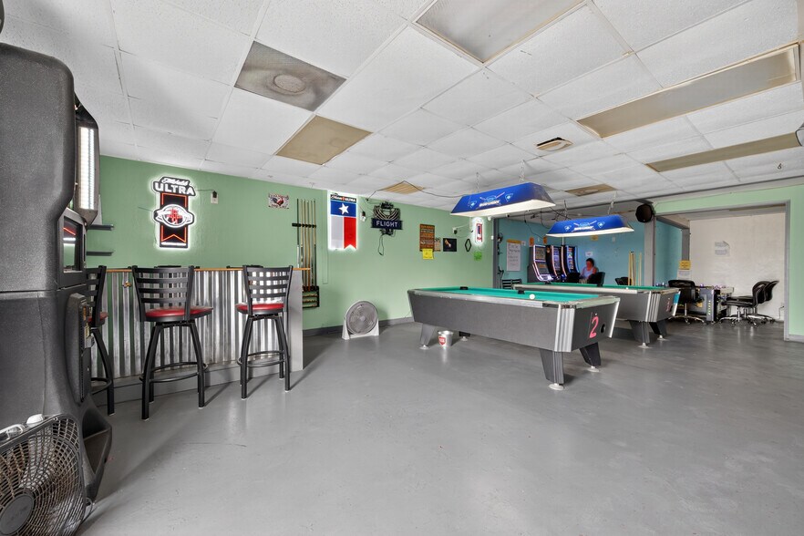 More Photos Of 2718-2720 N Main St, Liberty Storefront Retail Office For Sale
