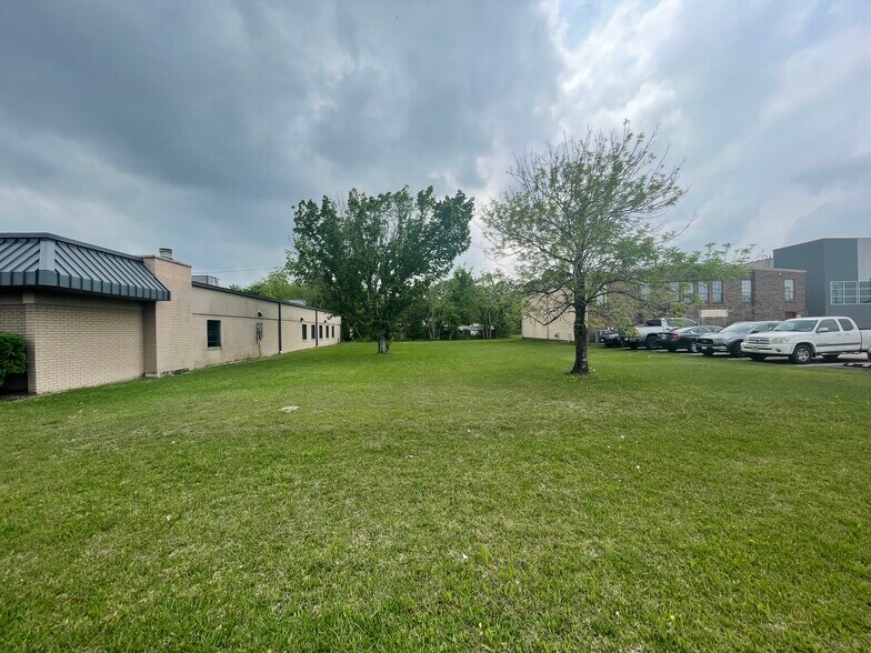 More Photos Of 2012 Broadway St, Pearland Land For Sale