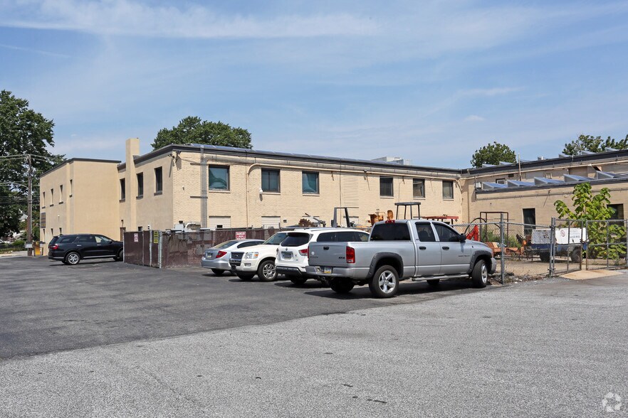More Photos Of 512-520 Pusey Ave, Collingdale Light Distribution For Lease