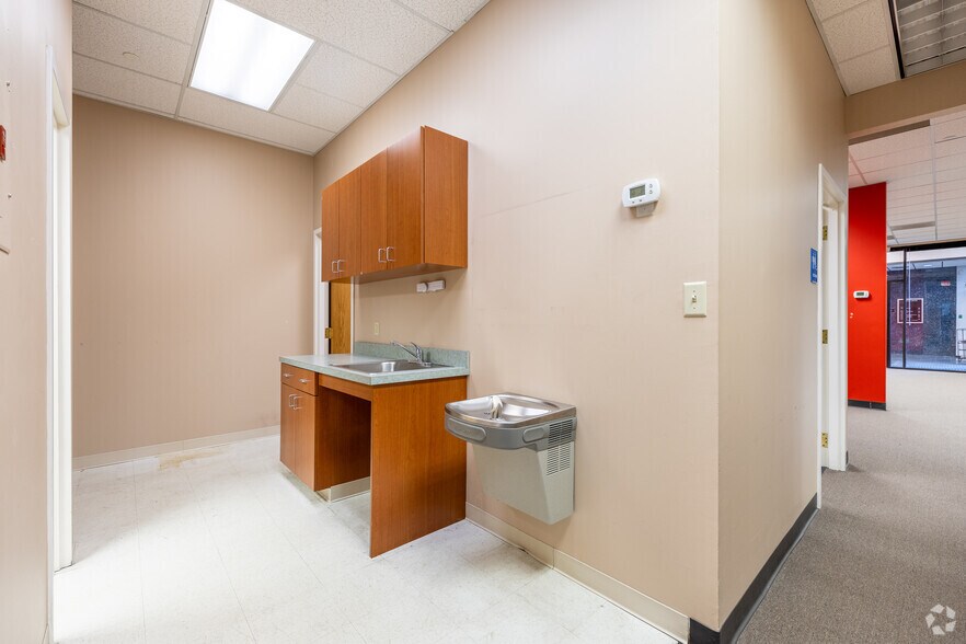 More Photos Of 603 Pilot House Dr, Newport News Office For Sale