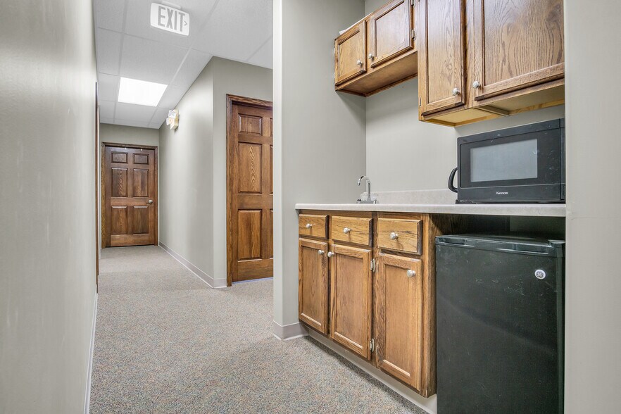 More Photos Of 5308 Parklane Pl, Kearney Office For Sale