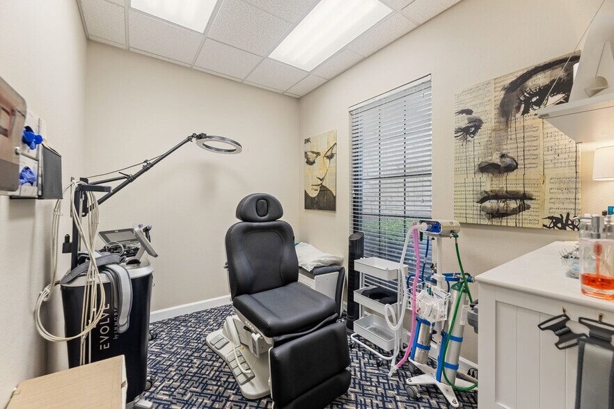 More Photos Of 2770 Virginia Pky, McKinney Medical For Sale