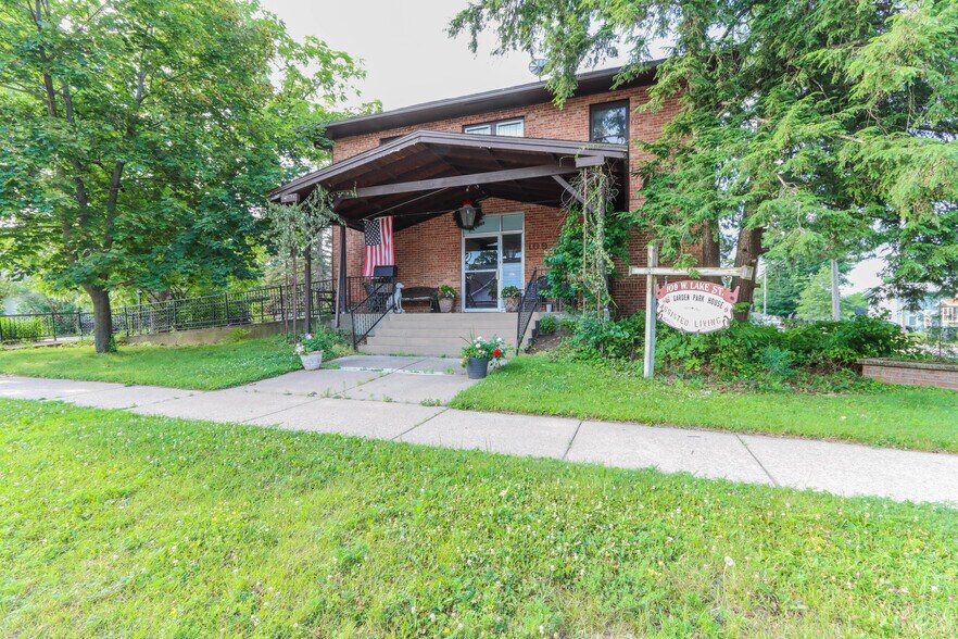 More Photos Of 109 W Lake St, Waupaca Healthcare For Sale